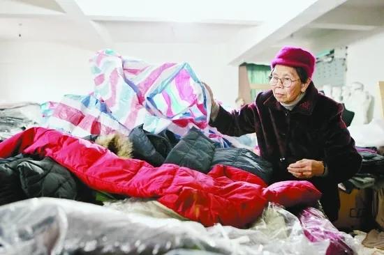 以及價(jià)值幾十萬元的羽絨制品